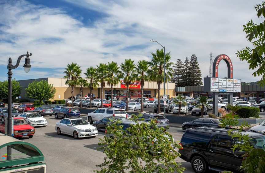 Bigbowl Sports leases 2,035 SQ.FT. at River Plaza Shopping Center
